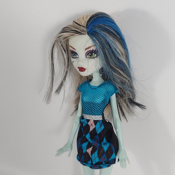 Monster High Frankie Stein 11" Poseable Doll - Picture 3 of 5